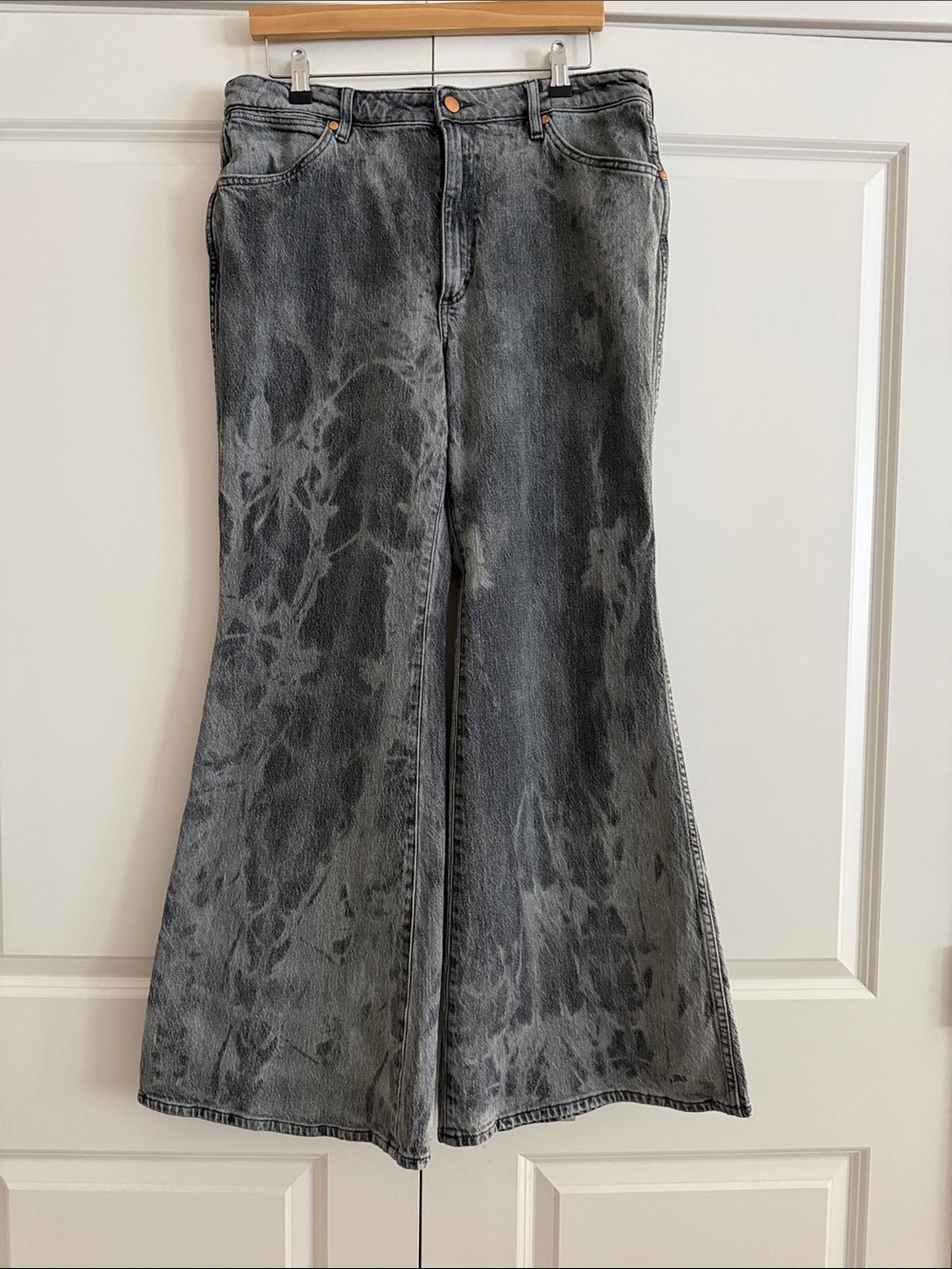 Wrangler wanderer high rise flare laser acid wash tye dye jeans